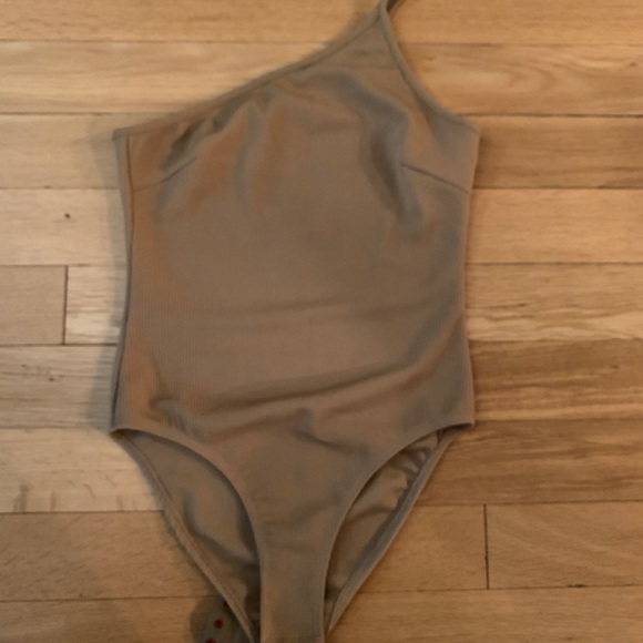 Princess Polly One Sleeved Bodysuit - Picture 3 of 4